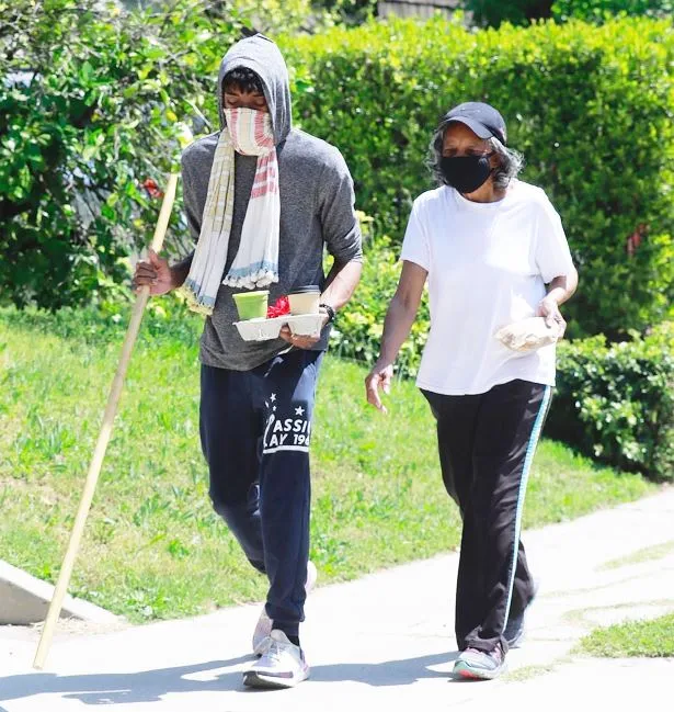 Meninggal Akibat Kanker Usus, Publik Sempat Khawatir Melihat Foto Terakhir Chadwick Boseman 3