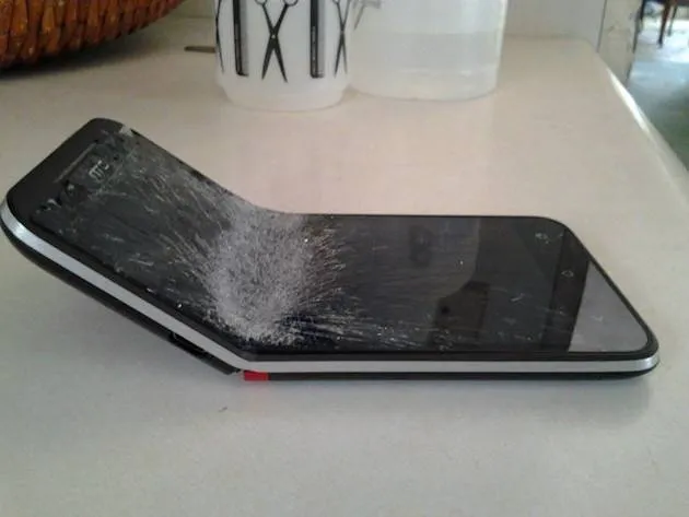 Sederet Gadget dengan Kerusakan di Luar Nalar. Tukang Servis Bakal Histeris Kalau Suruh Benerin! :( 16
