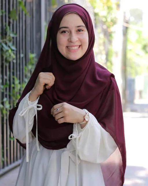 Cara Tampil Santun dengan Hijab Menutup Dada Ala Ebtsam Alqadi; Gampang dan Bebas Gerah! 10