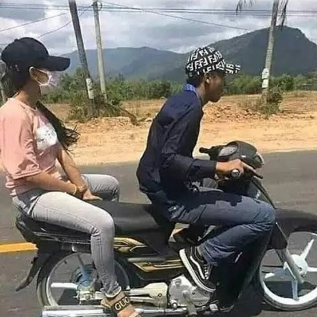 Begini Alasan Kenapa Cowok Kalau Lagi Boncengin Cewek Sering Minta Peluk. Jangan Ngeres Dulu! 7