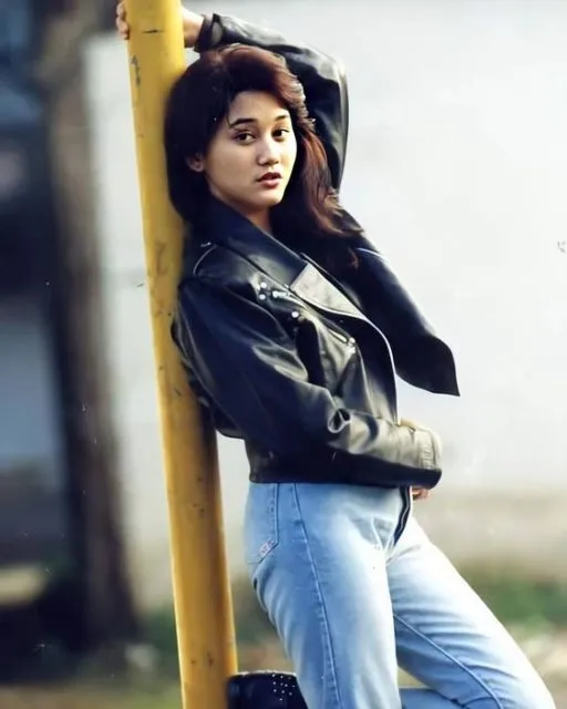 Tercantik di Zamannya, Ini Gaya Nike Ardilla yang Jarang Terekspos Media. Manisnya Nyata! 15