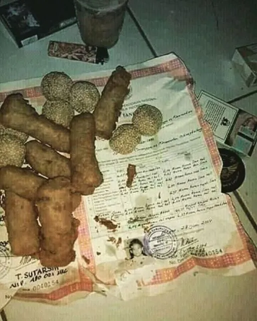 Dari Hasil Ujian Sampai Ijazah, inilah 11 Kertas Nggak Terduga yang Jadi Bungkus Gorengan 21