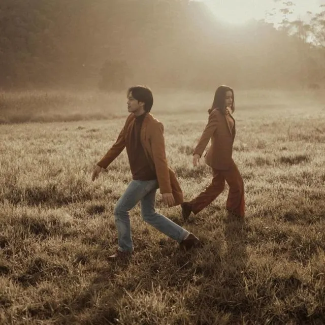 15 Ide Pre-wedding Berlatar Senja. Jaminan Indah dan Romantis Tanpa Banyak Usaha~ 19