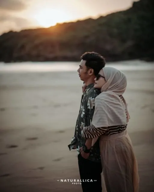 15 Ide Pre-wedding Berlatar Senja. Jaminan Indah dan Romantis Tanpa Banyak Usaha~ 17
