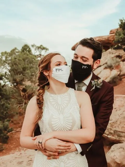 10 Ide Konsep Foto Pre-wedding Pakai Masker di Masa Pandemi. Tetap Dramatis dan Romantis! 15