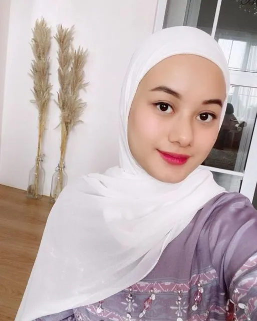 Tips dan Trik Tampil Percaya Diri dengan Gaya Hijab Ala Dinda Hauw. Penting Nih! 5