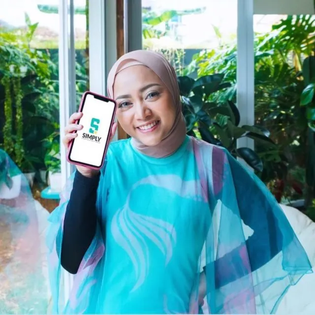 Potret Terkini Rachel Vennya dengan Kacamata dan Pashminanya. Cantik Banget, Buna! 13