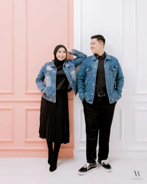 7 Ide Prewedding Berbaju Kasual dalam Ruangan. Konsepnya Santai tapi Tetap Elegan 8