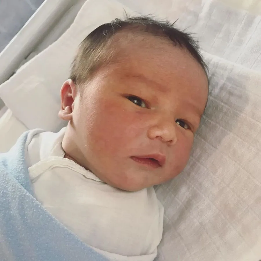 Serasa Berkaca Saat Lihat Putranya, Foto Masa Kecil Andhika Pratama Jadi Bukti Kemiripan Mereka 3