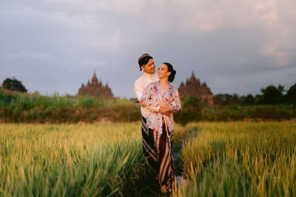 12 Potret Pre-wedding Karina Nadila. Cantik dan Elegan, Gandeng MUA-nya Agnes Monica! 13