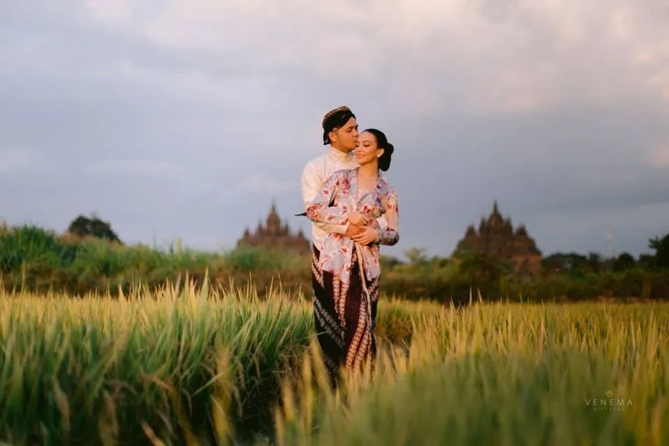 12 Potret Pre-wedding Karina Nadila. Cantik dan Elegan, Gandeng MUA-nya Agnes Monica! 16
