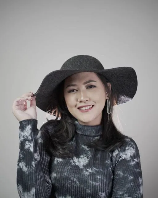Disebut Sebagai Saingan Via Vallen dan Nella Kharisma, Ini Gaya Happy Asmara yang Manis dan Lucu! 10