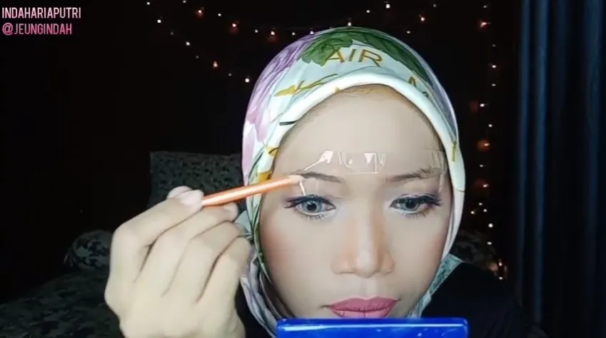 11 Potret Kocak Perjuangan Cewek Bikin Alis. Usaha untuk Jadi Cantik Begini, Jangan Diketawain, ya! 17