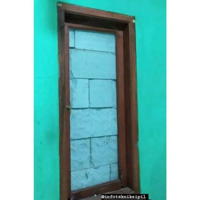 Maling Bakal Nggak Jadi Beraksi Kalau Lihat 11 Jendela Kocak ini. Desainnya kok Gitu sih, Heran deh! 12