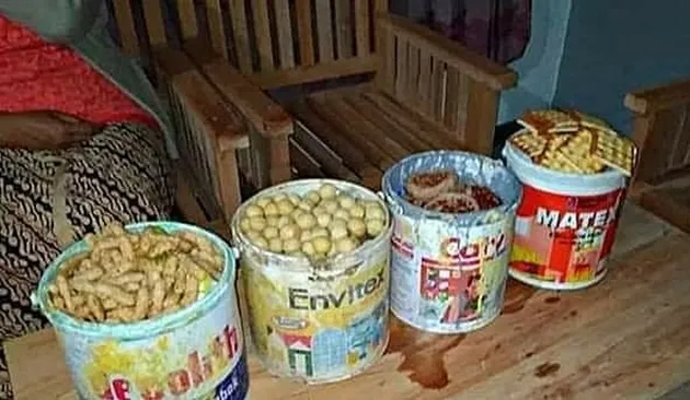 11 Potret Makanan dan Minuman dalam Wadah yang Salah. Padahal Harusnya Enak, Malah Jadi Enek :( 13