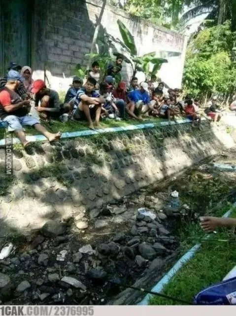 11 Kelakuan Kocak Orang Saat Mancing. Istri Mana yang Nggak Heran Lihat Lakinya Punya Hobi Begini? 14