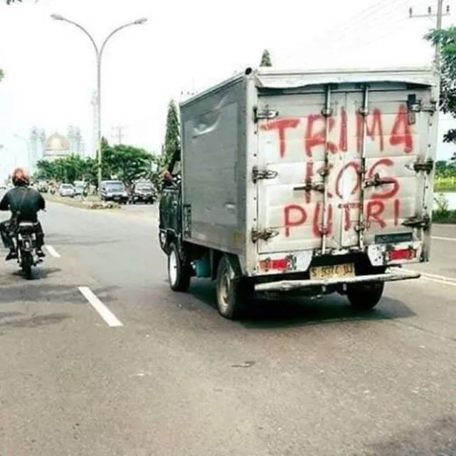 11 Papan Iklan Kos-kosan yang Absurd bin Kocak. Pemilik Rumahnya Pasti Suka Bercanda nih :D 14