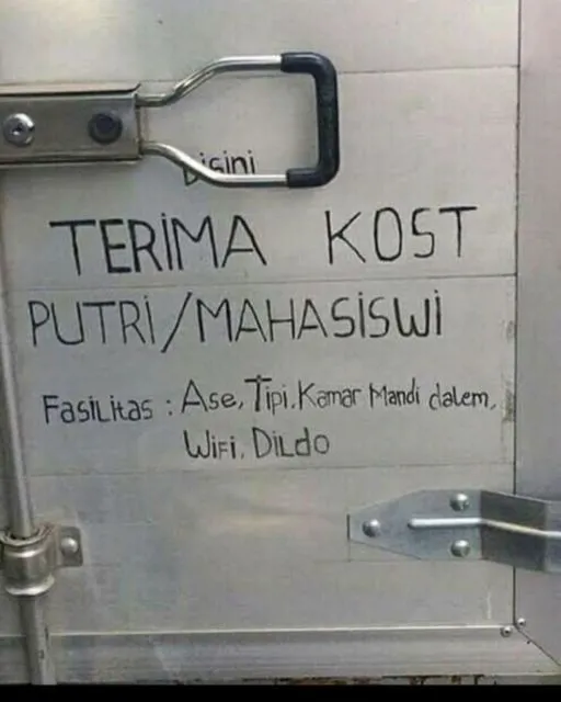 11 Papan Iklan Kos-kosan yang Absurd bin Kocak. Pemilik Rumahnya Pasti Suka Bercanda nih :D 21
