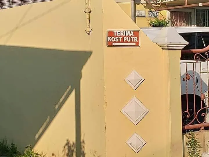 11 Papan Iklan Kos-kosan yang Absurd bin Kocak. Pemilik Rumahnya Pasti Suka Bercanda nih :D 12