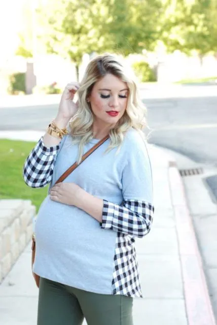 9 Ide Maternity Style dengan Motif Kotak-kotak. Dijamin Bikin Kelihatan Makin Awet Muda~ 14