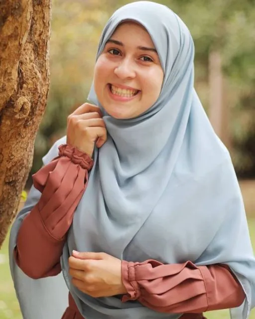 Cara Tampil Santun dengan Hijab Menutup Dada Ala Ebtsam Alqadi; Gampang dan Bebas Gerah! 8