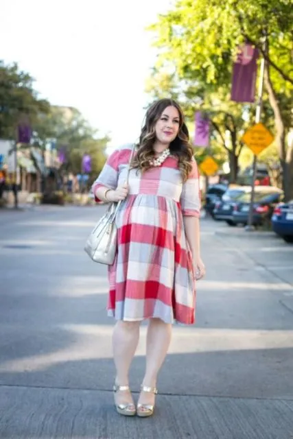 9 Ide Maternity Style dengan Motif Kotak-kotak. Dijamin Bikin Kelihatan Makin Awet Muda~ 13