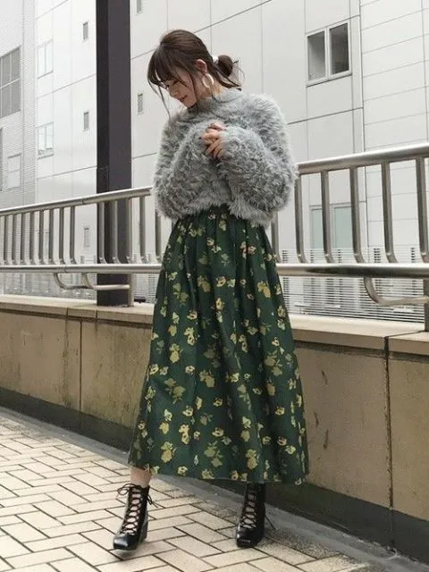 8 Motif Rok Terlaris yang Cocok Dipakai Cewek Tomboi Sampai Feminin 9