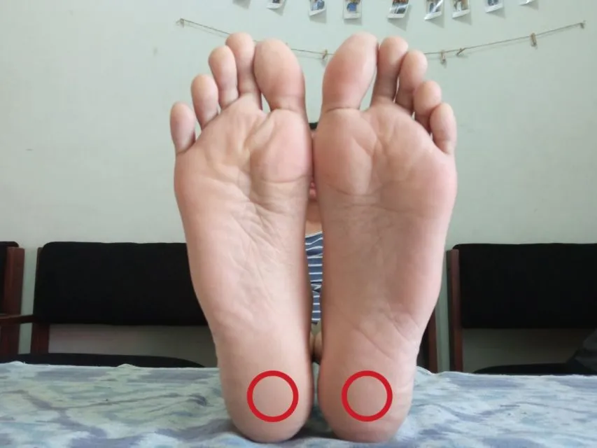 7 Titik Akupuntur Refleksi Kaki untuk Kesehatanmu 12 titik refeksi kaki untuk asam lambung
