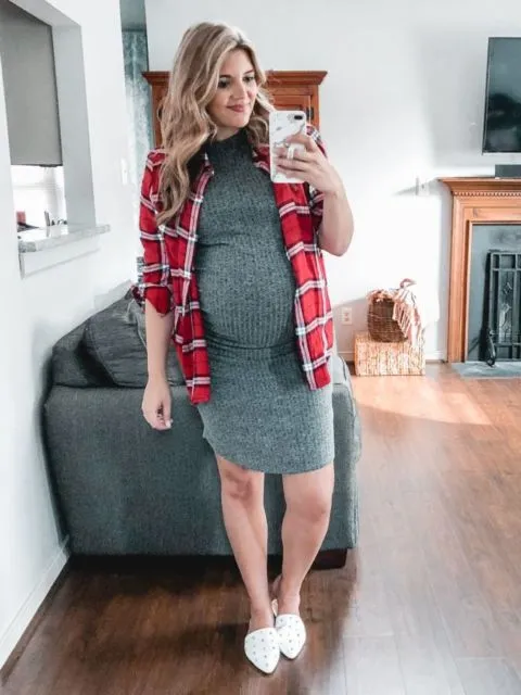 9 Ide Maternity Style dengan Motif Kotak-kotak. Dijamin Bikin Kelihatan Makin Awet Muda~ 10