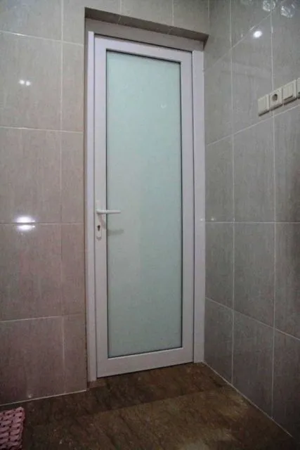 5 Jenis Material Pintu Kamar Mandi Sekaligus Plus Minusnya. Harga Mahal Belum Tentu Tahan Lama 7