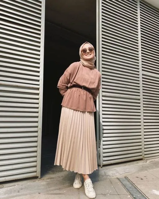8 Cara Bikin Rok Plisketmu Jadi Naik Kelas. Murah, Nggak Butuh Banyak Waktu! 14