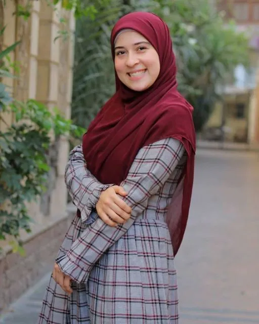Cara Tampil Santun dengan Hijab Menutup Dada Ala Ebtsam Alqadi; Gampang dan Bebas Gerah! 7