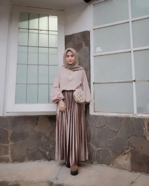 8 Cara Bikin Rok Plisketmu Jadi Naik Kelas. Murah, Nggak Butuh Banyak Waktu! 9