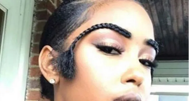 11 Potret Kocak Perjuangan Cewek Bikin Alis. Usaha untuk Jadi Cantik Begini, Jangan Diketawain, ya! 22