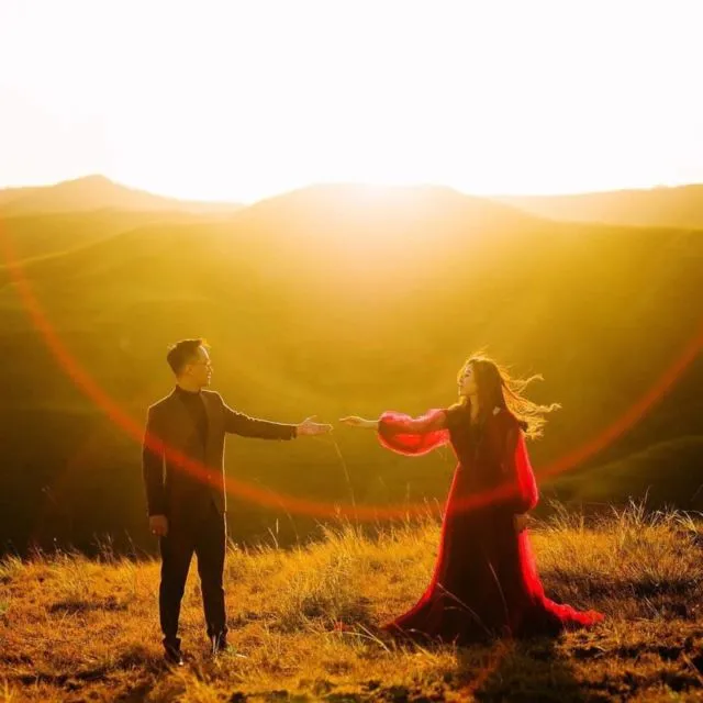 15 Ide Pre-wedding Berlatar Senja. Jaminan Indah dan Romantis Tanpa Banyak Usaha~ 29