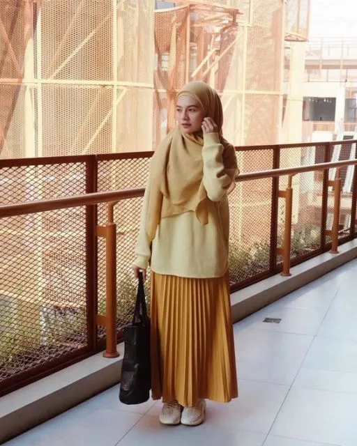 8 Cara Bikin Rok Plisketmu Jadi Naik Kelas. Murah, Nggak Butuh Banyak Waktu! 10