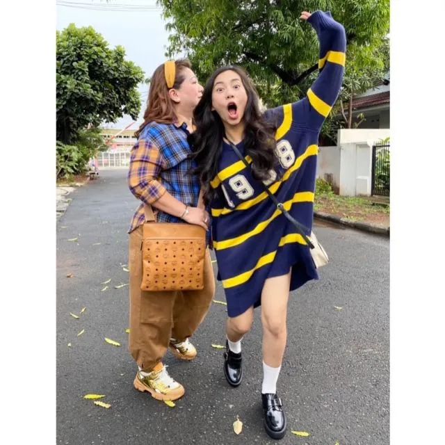 Kekompakan Keluarga Abel Cantika dalam Berpakaian; Ibu Sama Anak Serasi! 14