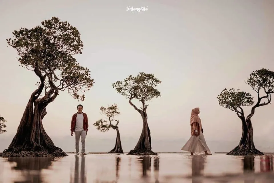 15 Ide Pre-wedding Berlatar Senja. Jaminan Indah dan Romantis Tanpa Banyak Usaha~ 23