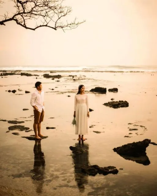 15 Ide Pre-wedding Berlatar Senja. Jaminan Indah dan Romantis Tanpa Banyak Usaha~ 22