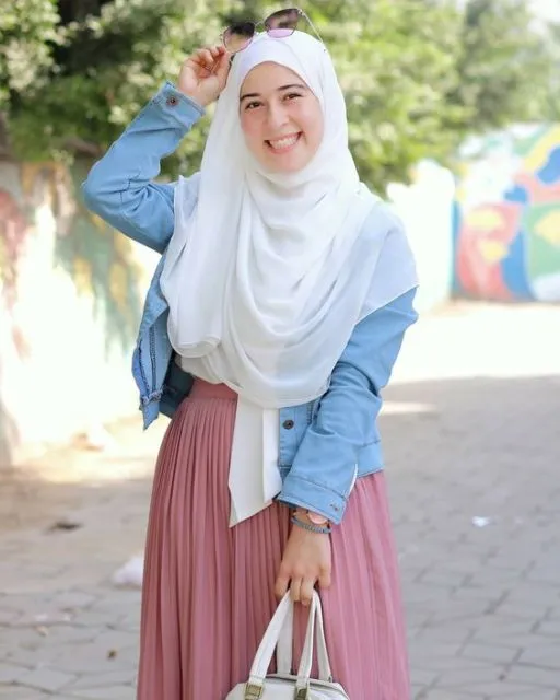 Cara Tampil Santun dengan Hijab Menutup Dada Ala Ebtsam Alqadi; Gampang dan Bebas Gerah! 9