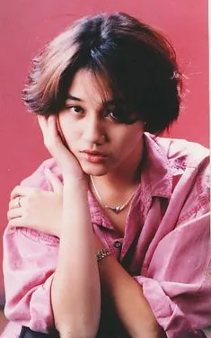 Tercantik di Zamannya, Ini Gaya Nike Ardilla yang Jarang Terekspos Media. Manisnya Nyata! 13