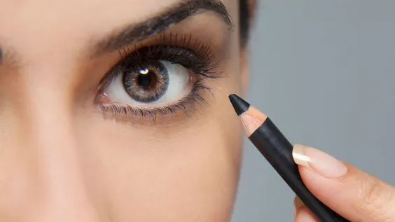 4 Alasan Kenapa Pensil Alis Hitam Sebenarnya Lebih Natural di Banding yang Cokelat. Wah! 8