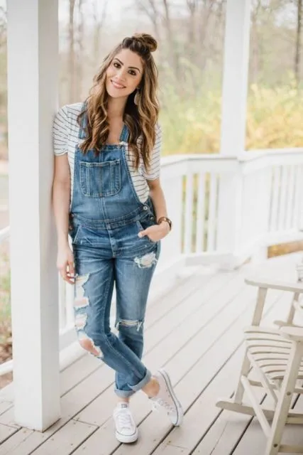 7+ Inspirasi Maternity Style Mama dengan Denim. Bikin Kelihatan Gemas, Kayak Masih ABG 12