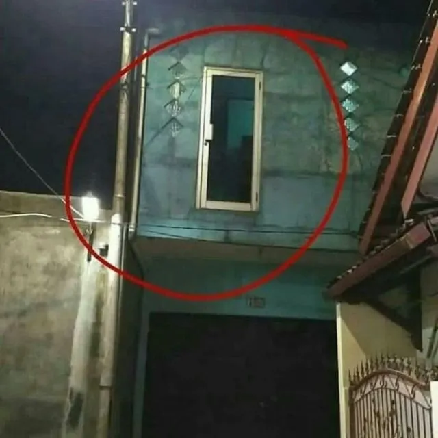 Maling Bakal Nggak Jadi Beraksi Kalau Lihat 11 Jendela Kocak ini. Desainnya kok Gitu sih, Heran deh! 19