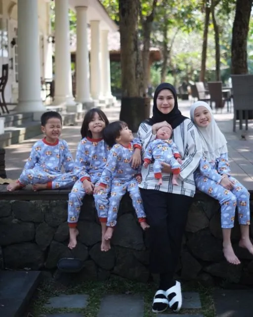Selalu Diperlakukan dengan Baik, 5 Artis ini Justru Dikecewakan bahkan Ditipu ART Sendiri 10
