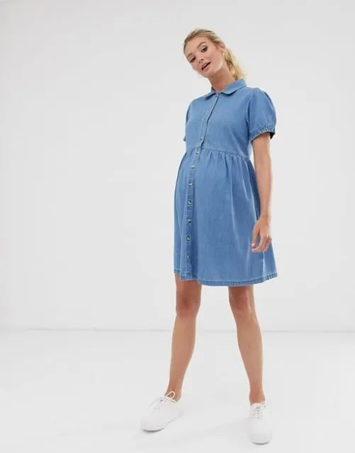 7+ Inspirasi Maternity Style Mama dengan Denim. Bikin Kelihatan Gemas, Kayak Masih ABG 9