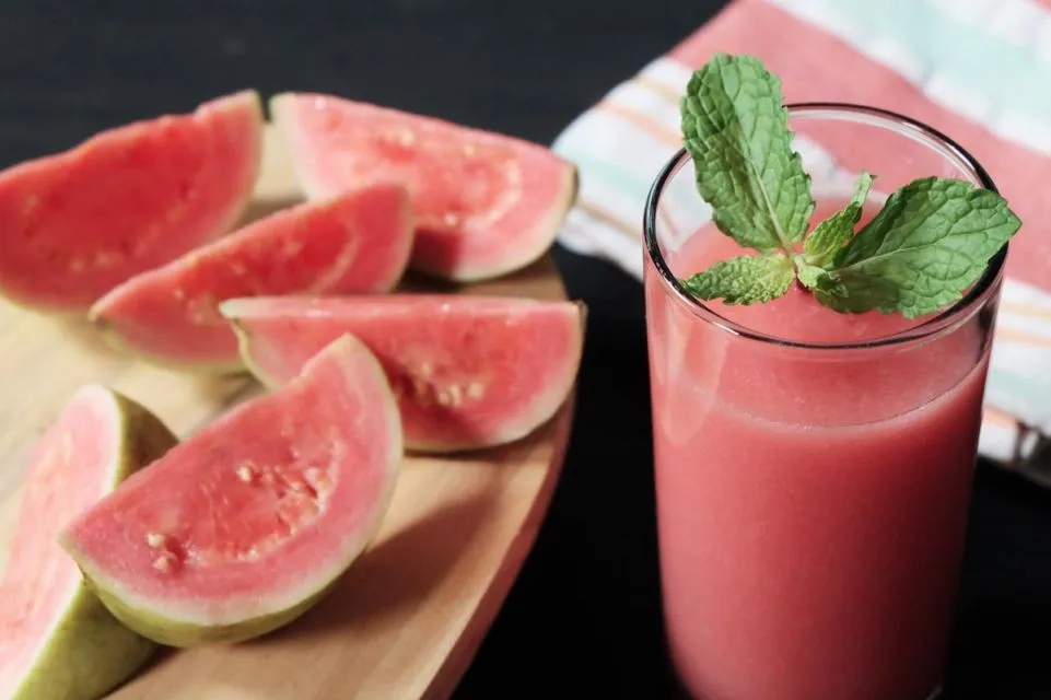 Banyak yang Percaya Bahwa Jus Jambu Bisa Sembuhkan Demam Berdarah. Ini Penjelasan Lengkapnya 8