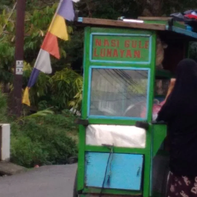 11 Jenis Penglaris Kocak, tapi Bisa Bikin Daganganmu Bakal Laris Manis. Asal Nggak Malu, Gas Aja! 21