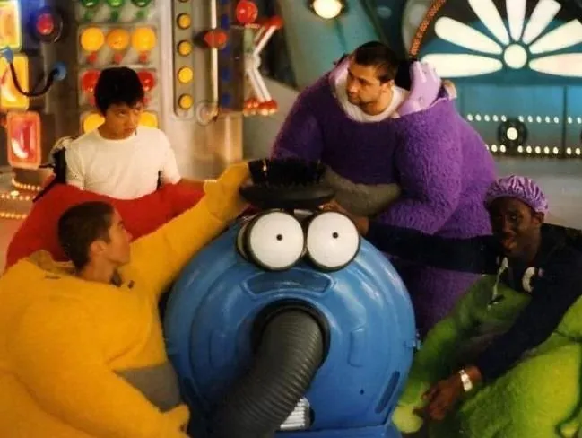 11 Foto Jadul Proses Syuting Teletubbies. Bikin Kaget, Ternyata Beda dari Bayangan Masa Kecil 16