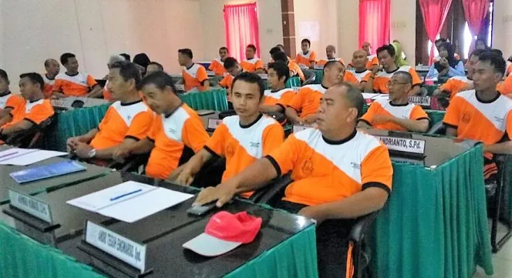 4 Alasan Guru Olahraga Perutnya Buncit, Sementara Petugas Kebersihan Sekolah Badannya Kekar 5